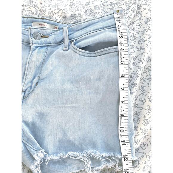 Levi’s 711 Skinny Cutoff Denim Shorts Women’s 29 Light Wash - Picture 4 of 8